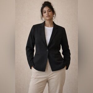 Chelsea & Theodore Classic Black Button Front Blazer.      Size-4  Quiet Luxury